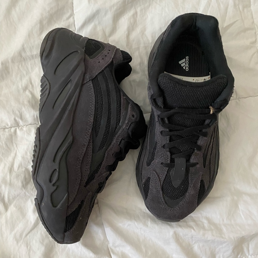 700 Yeezys black